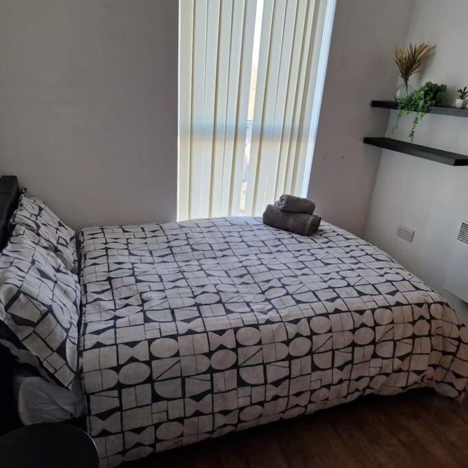 Two Bed In Sportscity Манчестер Экстерьер фото