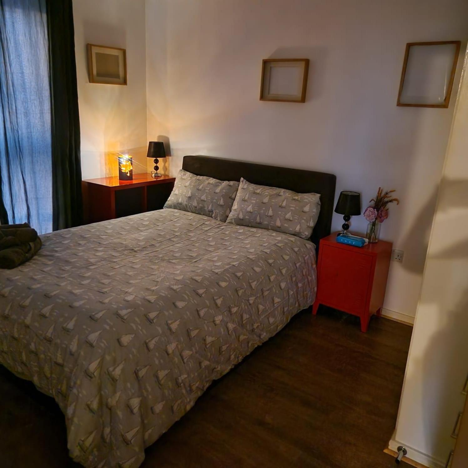 Two Bed In Sportscity Манчестер Экстерьер фото